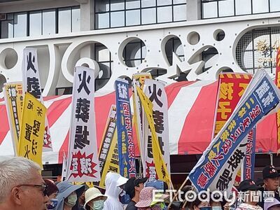 抗議火葬場設立!彰化600鄉親頂烈日怒吼撤案 警百人戒備