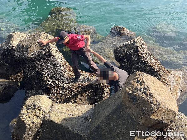 ▲▼澎湖發生民眾從觀音亭西瀛虹橋上落海的事件。（圖／記者陳洋翻攝，下同）