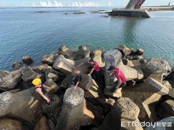 ▲▼澎湖發生民眾從觀音亭西瀛虹橋上落海的事件。（圖／記者陳洋翻攝，下同）
