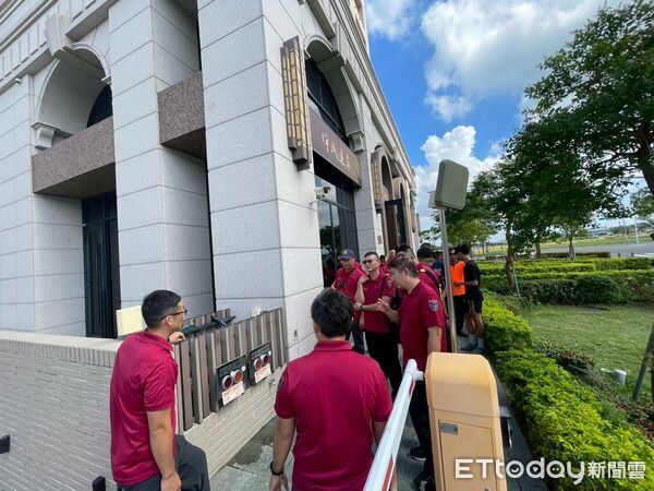 ▲台南市消防局第四大隊於善化區植村NY大樓實施高樓火災搶救實地踏勘演練。（記者林東良翻攝，下同）