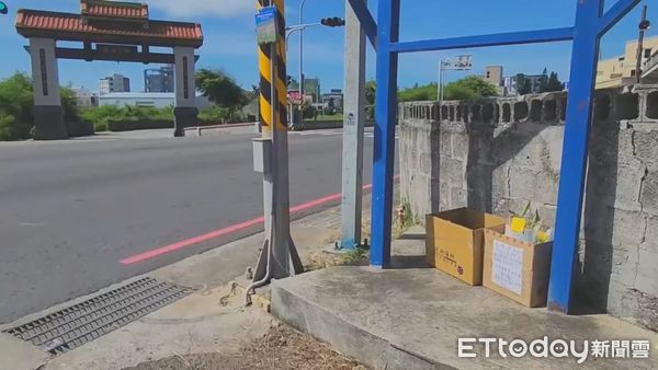 ▲▼5月大男嬰車禍身亡，民眾不捨獻花哀悼。（圖／記者陳洋翻攝)