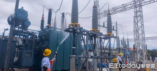 ▲台電台南區處、新營區處成立緊急應變小組，全面盤點人力物資應對颱風楊柳。（記者林東良翻攝，下同）