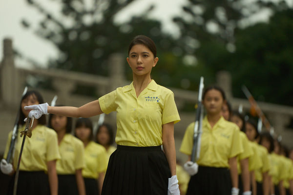 ▲鄭芯恩在電影《進行曲》飾演景美女中儀隊隊。（圖／電影進行曲提供）