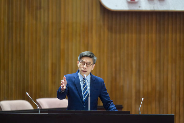 ▲▼民進黨立委鍾佳濱質詢行政院長卓榮泰等官員。（圖／立委鍾佳濱國會辦公室提供）