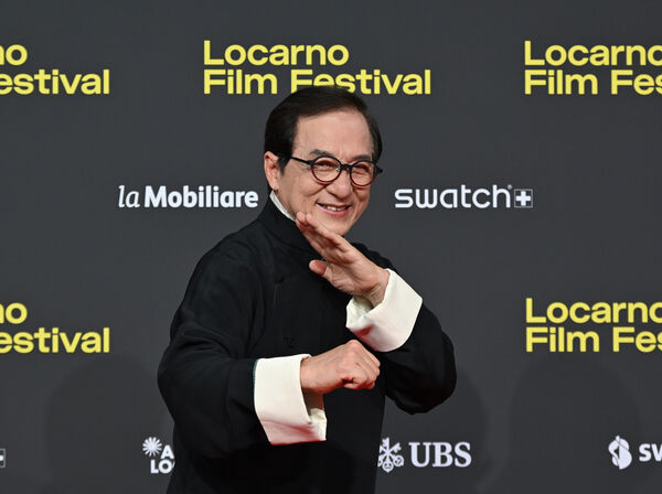 ▲成龍親赴瑞士盧卡諾影展，隆重受頒「終身成就獎」榮譽金豹獎。（圖／路透）