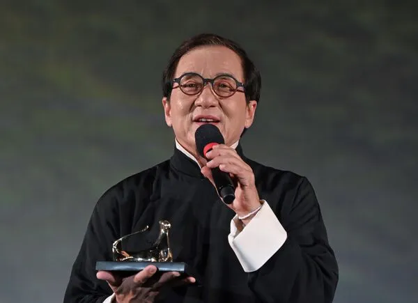 ▲成龍親赴瑞士盧卡諾影展，隆重受頒「終身成就獎」榮譽金豹獎。（圖／路透）