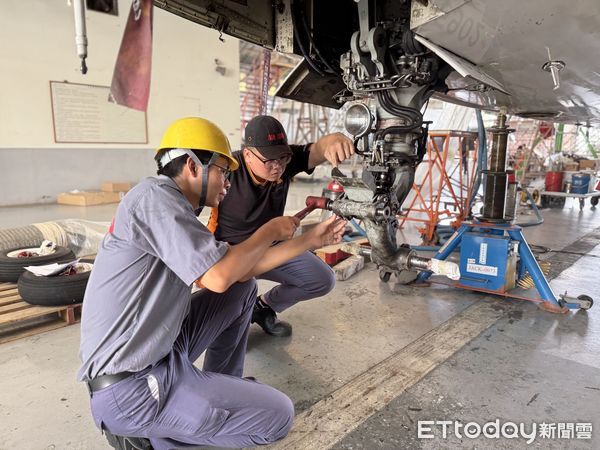 ▲勞動部推出「青年就業旗艦計畫」，透過3至6個月的工作崗位訓練，由資深員工擔任職場導師，以「做中學」方式培養專業技能，讓青年成為即戰力。（圖／記者林東良翻攝，下同）