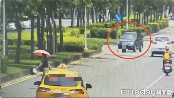 ▲傅姓女子逆向開在九如四路上             。（圖／記者吳奕靖翻攝）