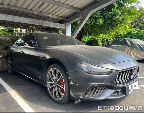 ▲刑事局電偵大隊逮捕涉盜刷民眾信用卡的四海幫連姓主嫌。（圖／記者張君豪翻攝）