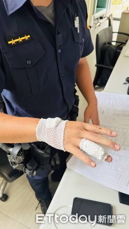 ▲▼媽媽下車時忘記帶鑰匙，將1歲而反鎖賓士大G裡。（圖／記者陳以昇翻攝)