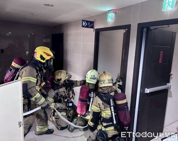 ▲台南市消防局第七大隊於12日與佳鋐城心大樓攜手，辦理火災應變搶救演練。（圖／記者林東良翻攝，下同）
