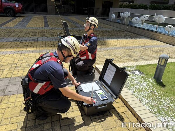 ▲台南市消防局第七大隊於12日與佳鋐城心大樓攜手，辦理火災應變搶救演練。（圖／記者林東良翻攝，下同）