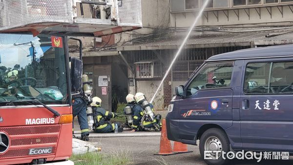 ▲▼台北市南港區一處建築物大火。（圖／記者黃彥傑攝，下同）