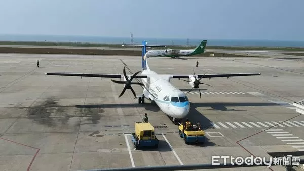 ▲▼華信航空、明(13日)國內線航班全天取消。（圖／記林名揚翻攝)