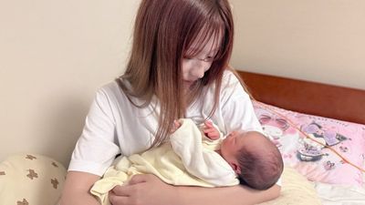 38歲生下「第五胎」！　辻希美曬2女兒合照：相差18歲的姊妹