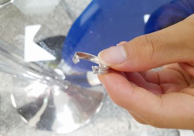 高中生戒指卡無名指紅腫劇痛　消防員「這神器」5分鐘解危