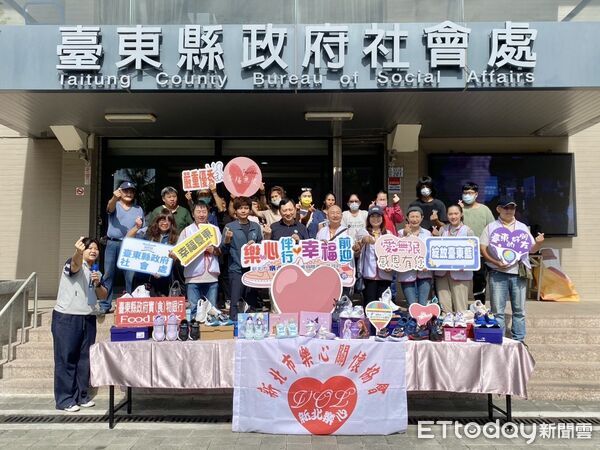 ▲樂心關懷協會捐贈24萬元鞋品兌換券 。（圖／記者楊晨東翻攝）