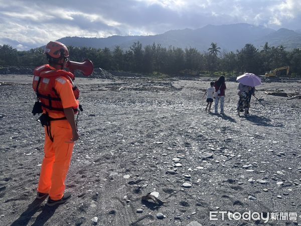▲颱風楊柳逼近海巡嚴守岸線。（圖／記者楊晨東翻攝）