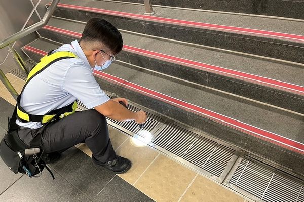 ▲楊柳颱風逼近，機捷依颱風動態滾動式調整營運