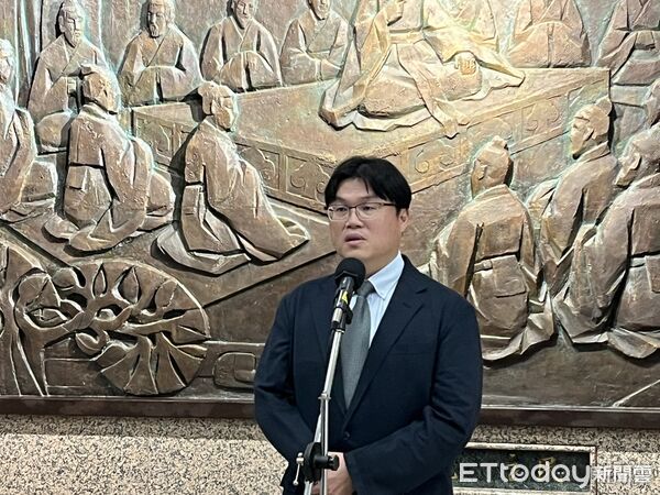 ▲▼▲教育部次長朱俊彰表示，跨部會專案小組發現新事證，包括對未成年者違法抽血 。（圖／記者許敏溶攝）