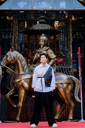 ▲《角頭－鬥陣欸》廟口時尚趴：黃尚禾、唐振剛、吳念軒、嘎嘎、《角頭》出品人張芷瑄。（圖／曼尼娛樂提供）