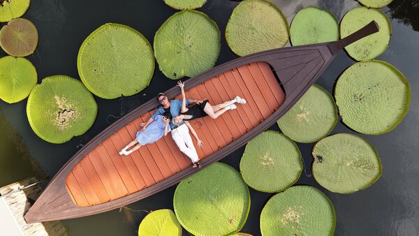 ▲張棋惠與老公跟女兒國外旅遊。（圖／翻攝臉書）