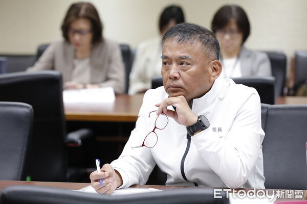 ▲▼立法院社福及衛環委員會舉行「醫療法第49條及第50條條文修正草案」公聽會，立委盧縣一出席。（圖／記者湯興漢攝）