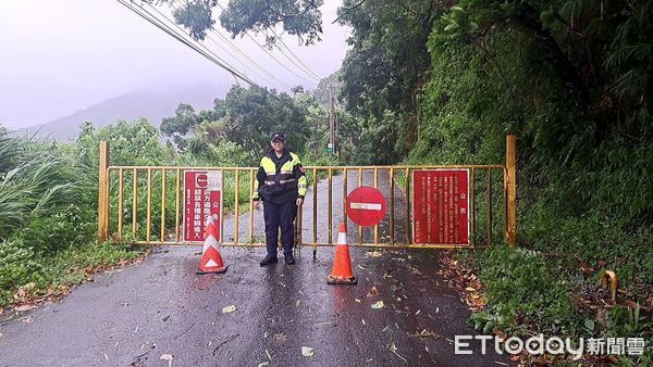 ▲▼楊柳帶來強風豪雨，花64線瑞港公路已全線預警性封閉。（圖／鳳林警分局提供，下同）