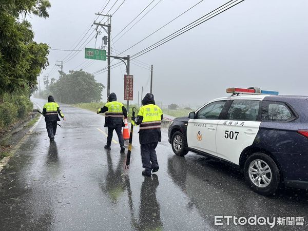▲▼楊柳帶來強風豪雨，花64線瑞港公路已全線預警性封閉。（圖／鳳林警分局提供，下同）