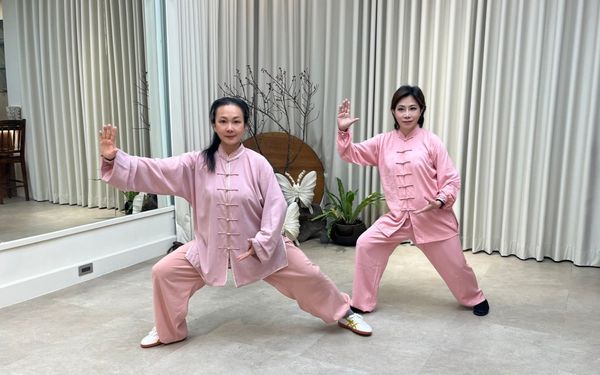 ▲小彤(右)形容李佩懿老師是武林高手。（圖／馬可孛羅公關）