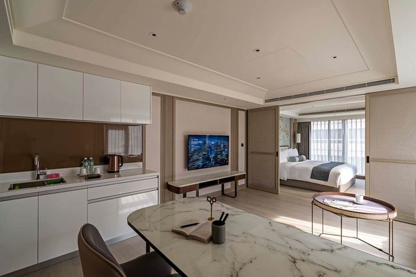 ▲瀚寓酒店則推出「饗樂時機」住房專案,菁英套房,弈夢紅樓。（圖／業者提供）