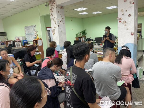 ▲恆春警分局結合屏南社大實施犯罪預防及交通宣導             。（圖／記者陳崑福翻攝）