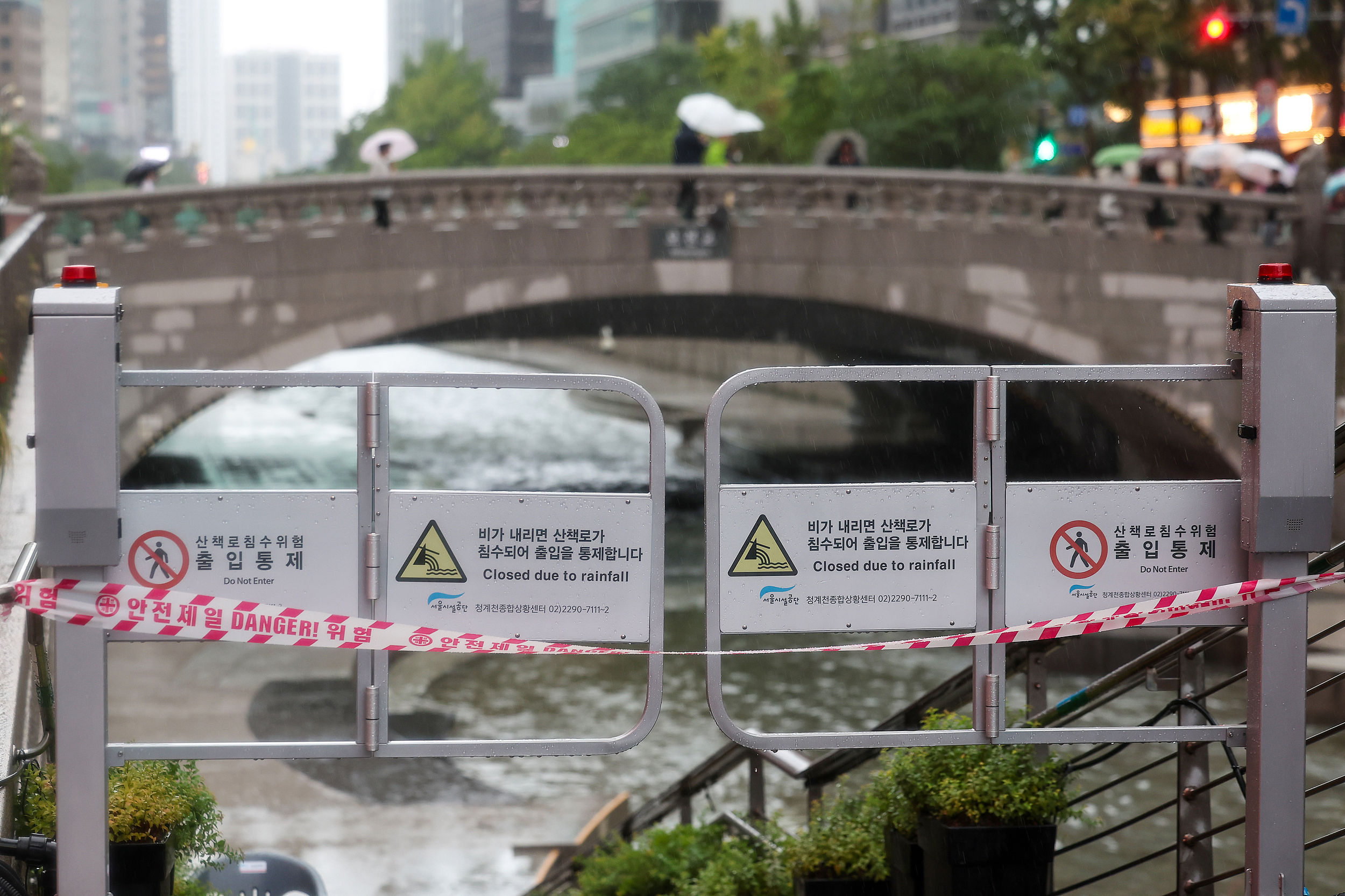 ▲▼南韓首都圈13日降下暴雨，首爾清溪川管制進出。（圖／VCG）