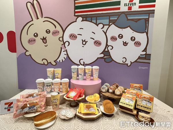 ▲▼7-11跨界合作「吉伊卡哇」推出鮮食、烘焙甜點限定包裝，還有CITY CAFE主題杯。（圖／記者林育綾攝）