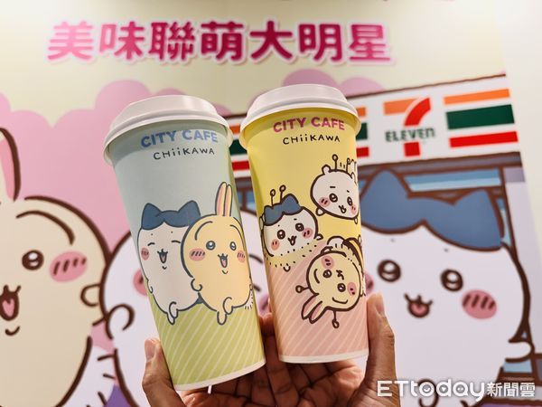 ▲▼7-11跨界合作「吉伊卡哇」推出鮮食、烘焙甜點限定包裝，還有CITY CAFE主題杯。（圖／記者林育綾攝）