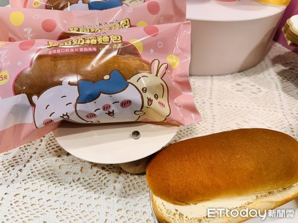 ▲▼7-11跨界合作「吉伊卡哇」推出鮮食、烘焙甜點限定包裝，還有CITY CAFE主題杯。（圖／記者林育綾攝）