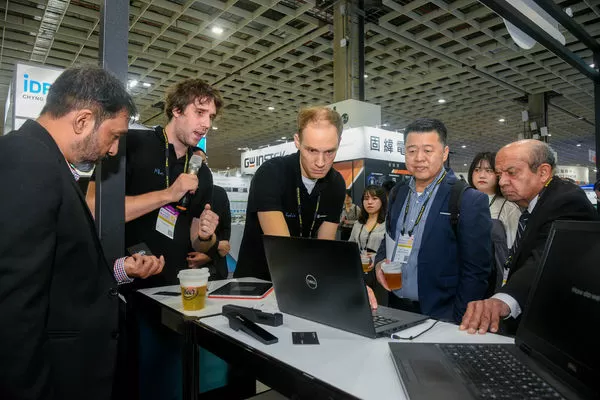 ▲去年TAITRONIC& AIoT Taiwan現場技術交流不間斷，吸引來自全球專業人士共襄盛舉。(圖／貿協提供）