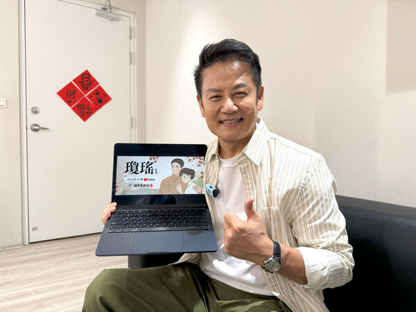 ▲徐乃麟年輕時與高金素梅拍攝瓊瑤的《三朵花》。（圖／緯來戲劇台提供）