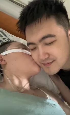 ▲陸女網紅病逝享年32歲　夫妻相愛13年淚別：真的是最後一面了。（圖／翻攝自抖音／你的小浩阿）