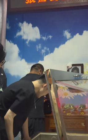 ▲陸女網紅病逝享年32歲　夫妻相愛13年淚別：真的是最後一面了。（圖／翻攝自抖音／你的小浩阿）