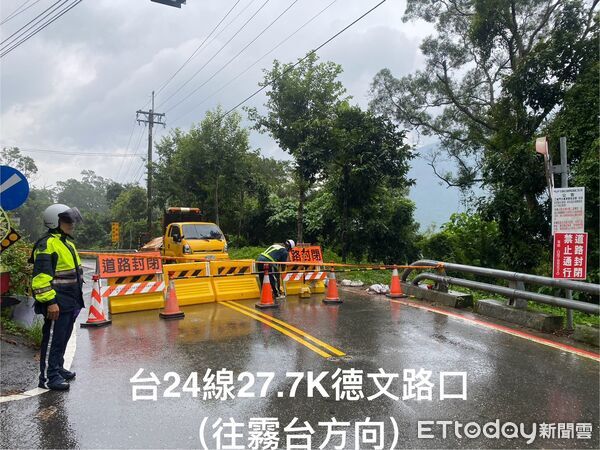 ▲里港分局協助三地門鄉撤離及預警性封路。（圖／記者陳崑福翻攝）