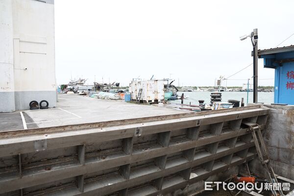 ▲黃偉哲市長中午視察青鯤鯓抽水站運作，確認設備正常。（圖／記者林東良翻攝，下同）