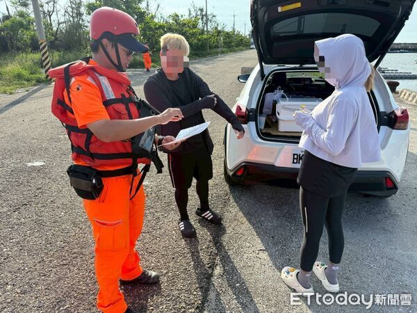 ▲海巡署中部分署第四岸巡隊針對颱風楊柳防災勸離。（圖／記者游瓊華翻攝）