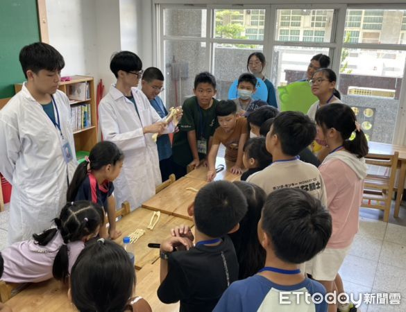 ▲麥寮小鎮迎來醫學種子，馬偕營隊帶70童認識人體奧秘。（圖／記者游瓊華翻攝）