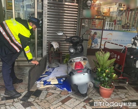 ▲台南市安南區同安路段招牌遭強風吹落，三分局警方迅速排除險情。（記者林東良翻攝，下同）