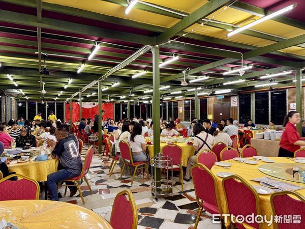 ▲ITCC Seafood Restaurant是沙巴少數供應海鮮大拼盤的餐廳。（圖／記者彭懷玉攝）