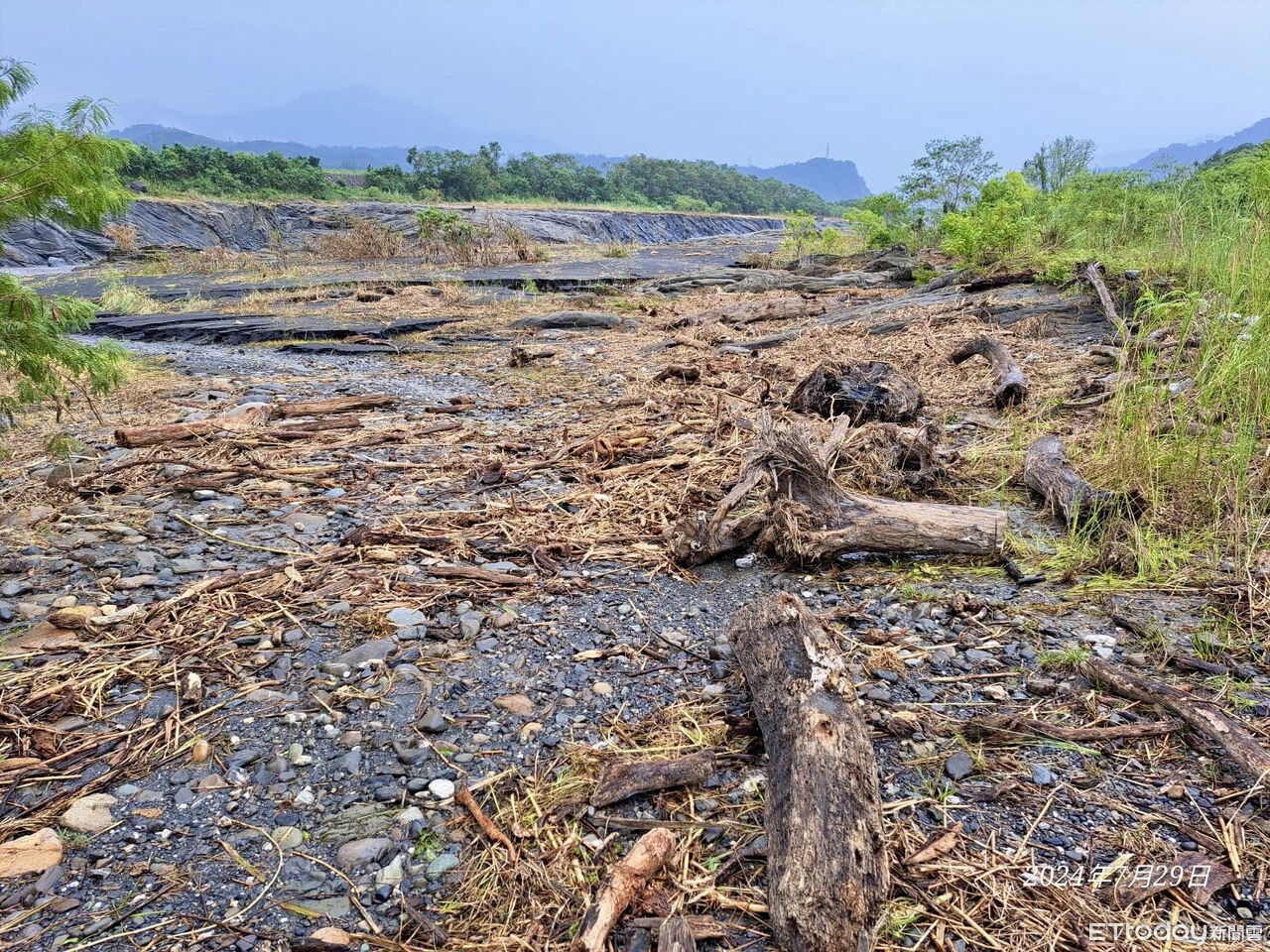 鳳凰威力續減但陸警未解　濁水溪流域漂流木暫停自由撿拾
