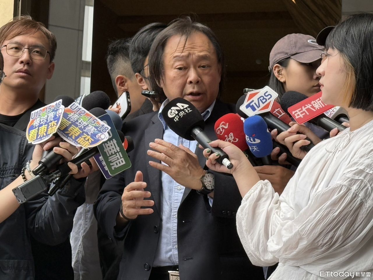 親綠名嘴砲轟政院普發1萬　王世堅：政府跟立委在第一線看最清楚