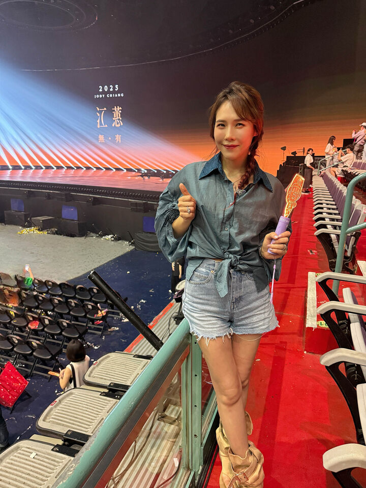 ▲▼吳申梅與媽媽去看江蕙演唱會。（圖／喜上梅梢娛樂提供）