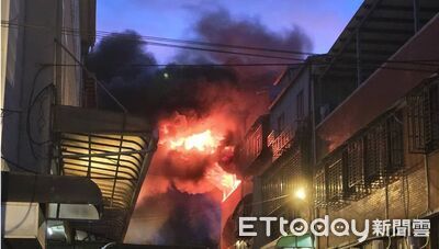 快訊／新北三峽鐵工廠火舌狂竄！4人驚險瞬間逃生　警消搶救中